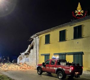 Crolla palazzina nel Pistoiese
