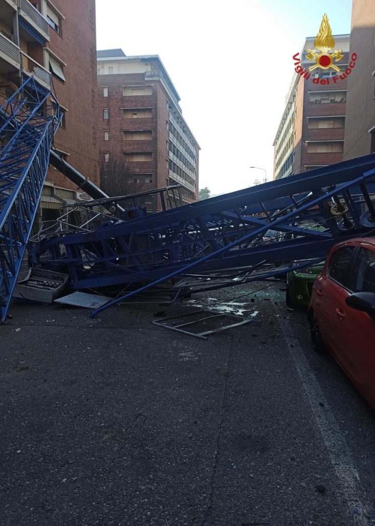 crollo gru torino