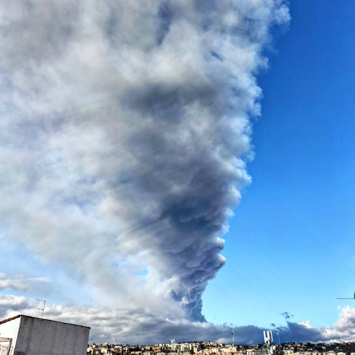eruzione etna 14 dicembre