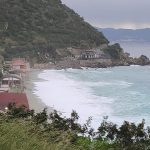 Allerta Meteo, forte vento e mare in tempesta sulla Costa Viola: inizia la grande mareggiata di Scilla – FOTO