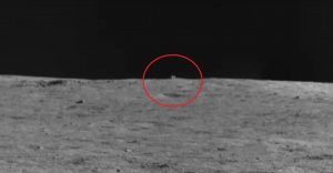 misterioso oggetto cubico sulla luna