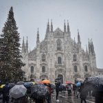 Maltempo, la Dama Bianca abbraccia il Nord Italia nella Festa dell’Immacolata: la neve imbianca Milano, Torino e persino le spiagge della Liguria [FOTO]