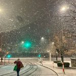 Maltempo, forte nevicata a Genova: fiocchi fino al centro città, imbiancati diversi quartieri – FOTO e VIDEO