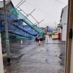 Tempesta Barra, inondazioni, neve e vento fino a 157km/h in Irlanda: decine di migliaia di persone senza elettricità e trasporti nel caos – FOTO e VIDEO