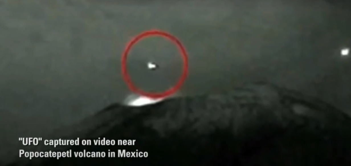 UFO intorno all’Etna e al Vesuvio, l’ufologo: “si tratta di plasmoidi ed è il fenomeno delle luci vicino a vulcani e fonti di energia” – VIDEO
