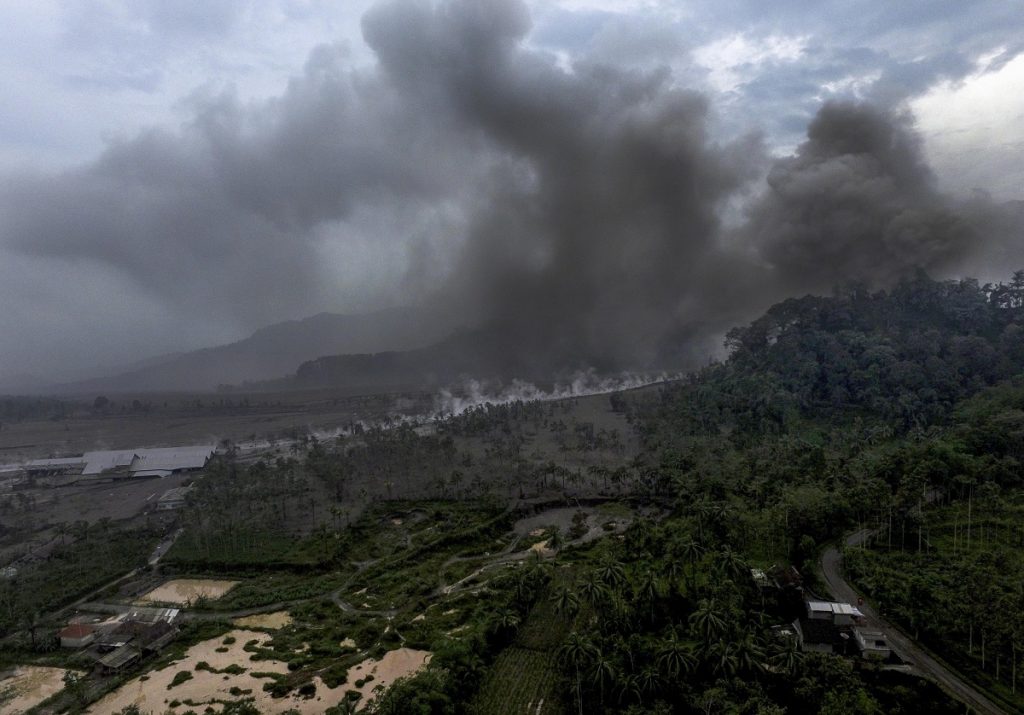 eruzione vulcano indonesia