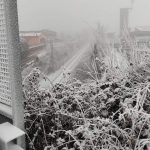 Meteo, anticiclone e nebbie al Nord: la neve chimica imbianca Cesano Maderno – FOTO