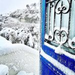 Rarissimo fenomeno in Grecia: Mykonos e Santorini imbiancate dalla neve – FOTO