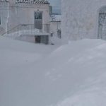 Maltempo, piogge torrenziali e forti nevicate in Grecia: sepolta l’isola di Samotracia, colpita da blizzard per 12 ore – FOTO