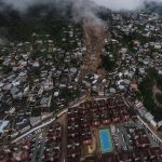 Alluvione in Brasile, ecatombe a Petropolis: 135 morti e “intensa distruzione, immagini di guerra” [FOTO]