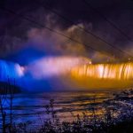 Guerra in Ucraina: le Cascate del Niagara si tingono di blu e giallo [FOTO]