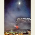 Etna in eruzione, inizia il primo parossismo del 2022. L’esperto: “è molto molto bello” – FOTO