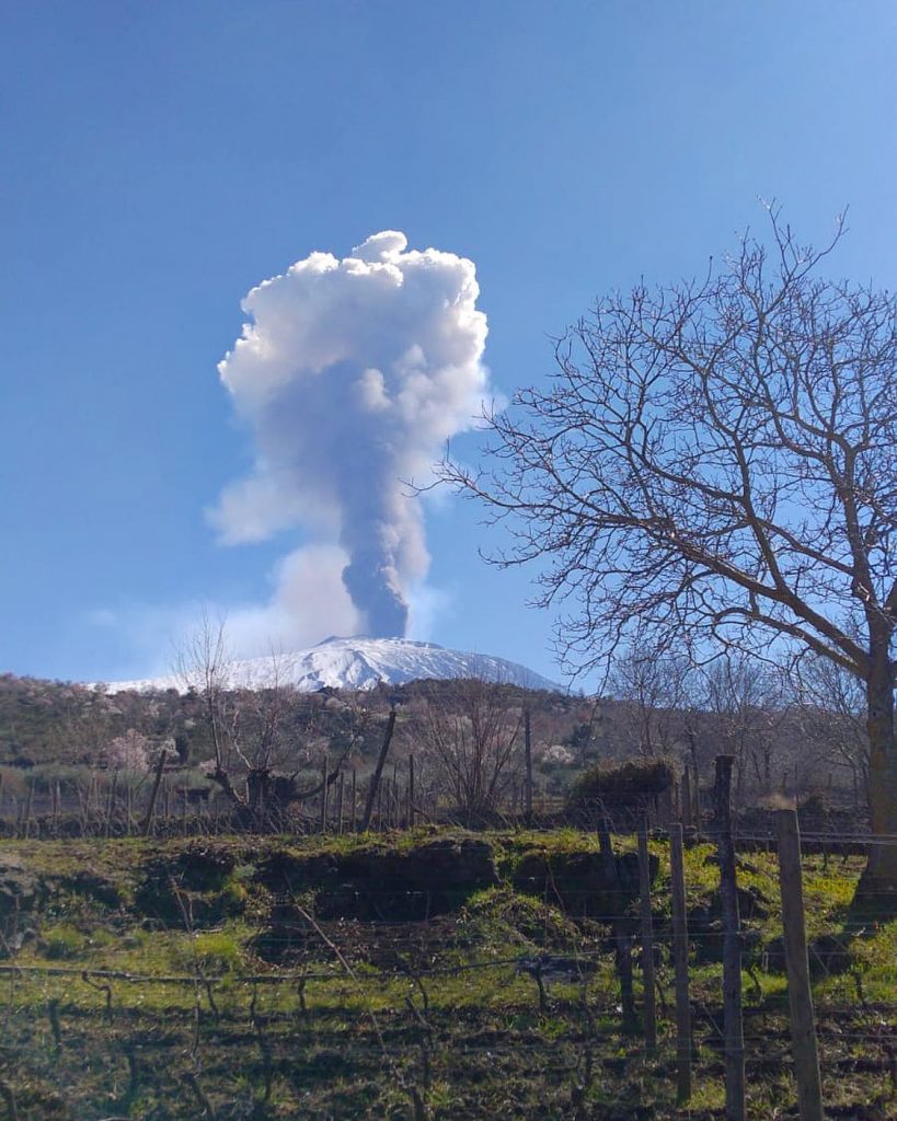 eruzione etna oggi
