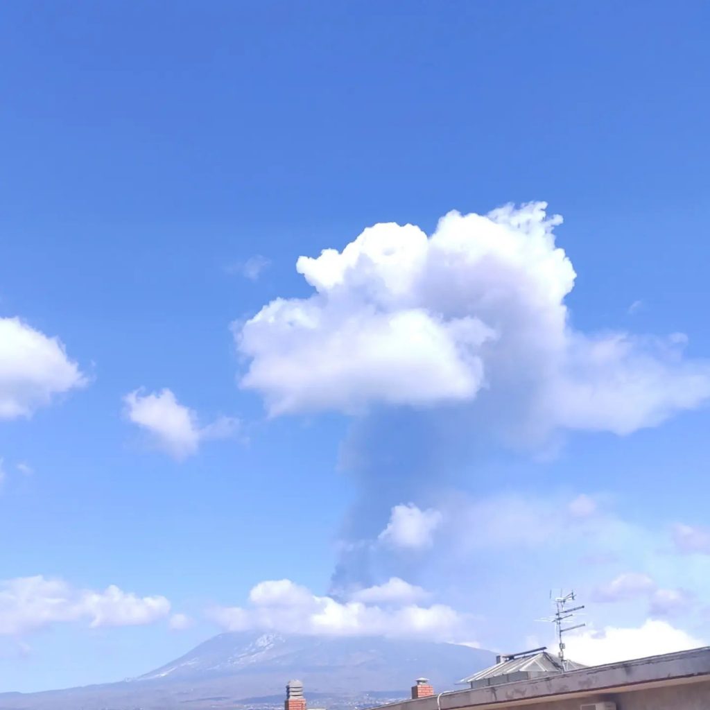 eruzione etna oggi