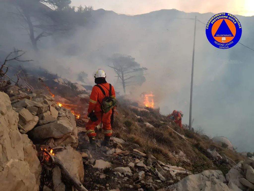 incendio monte moro genova