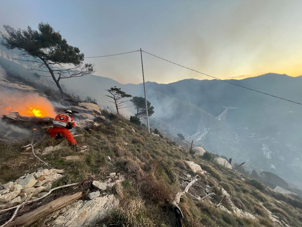 incendio monte moro genova