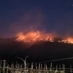 Il vento alimenta incendi in Piemonte: roghi in Valsusa e nelle Valli di Lanzo, anche nel Varesotto e nell’entroterra di Genova – FOTO e VIDEO