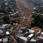 Piogge torrenziali in Brasile, almeno 71 morti e decine di case distrutte a Petropolis: “sembra una guerra” – FOTO e VIDEO