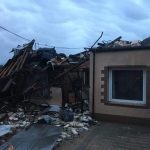 Meteo, tornado si abbatte su Dobrzyca, in Polonia: decine di case danneggiate, alberi e tralicci abbattuti – FOTO