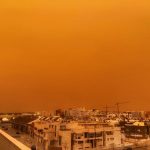 Non è Marte ma la Spagna: la polvere del Sahara tinge di rosso la costa mediterranea del Paese, un evento di “calima” così intenso non accadeva da decenni | FOTO e VIDEO