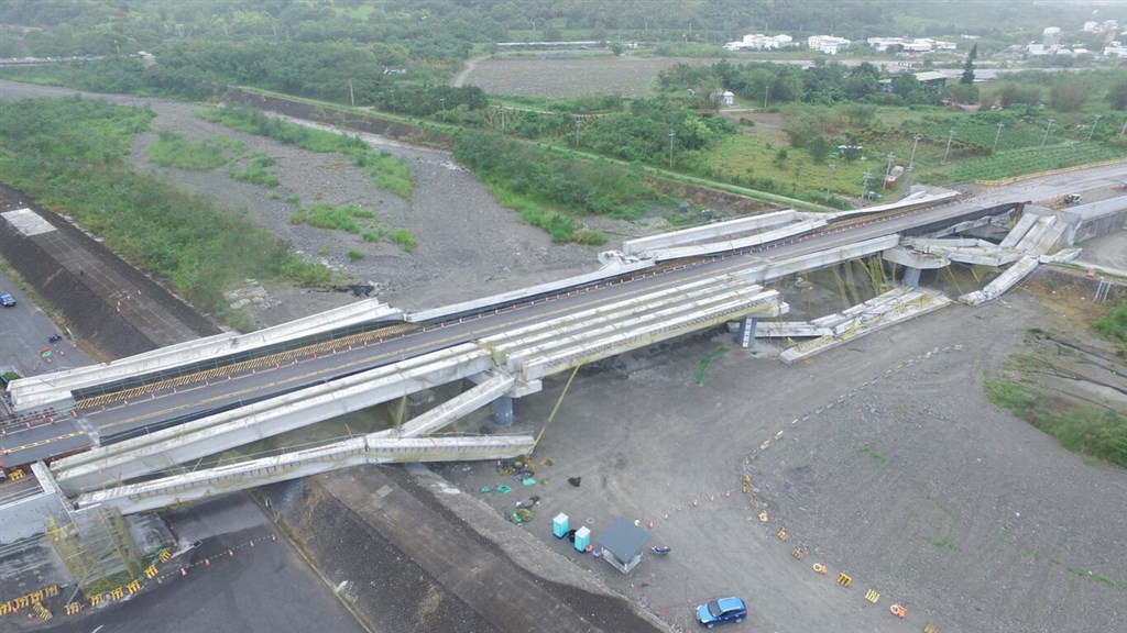 crollo ponte taiwan