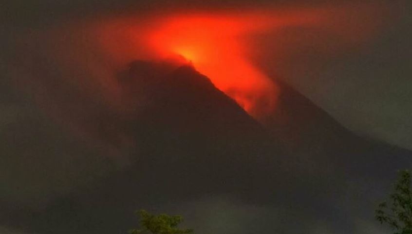eruzione merapi indonesia