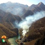 Ancora incendi in Toscana, quattro roghi nei boschi: fiamme in Liguria e Trentino | FOTO
