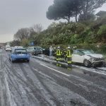 Maltempo sulla Sicilia orientale, intensa grandinata sulla A18 Messina-Catania: tamponamento a catena, diversi feriti | FOTO