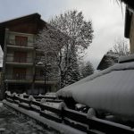Meteo, le Alpi occidentali si coprono di bianco dopo oltre 3 mesi: neve fino a 600-800 metri in Piemonte | FOTO