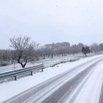 Maltempo, nevicate nel Barese: interventi di soccorso ad auto in avaria, mezzi spargisale in azione – FOTO