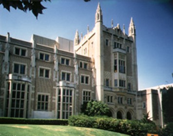 La Kerckoff Hall dell’Università della California a Los Angeles (California), adeguata sismicamente con dispositivi LRB e LDRB