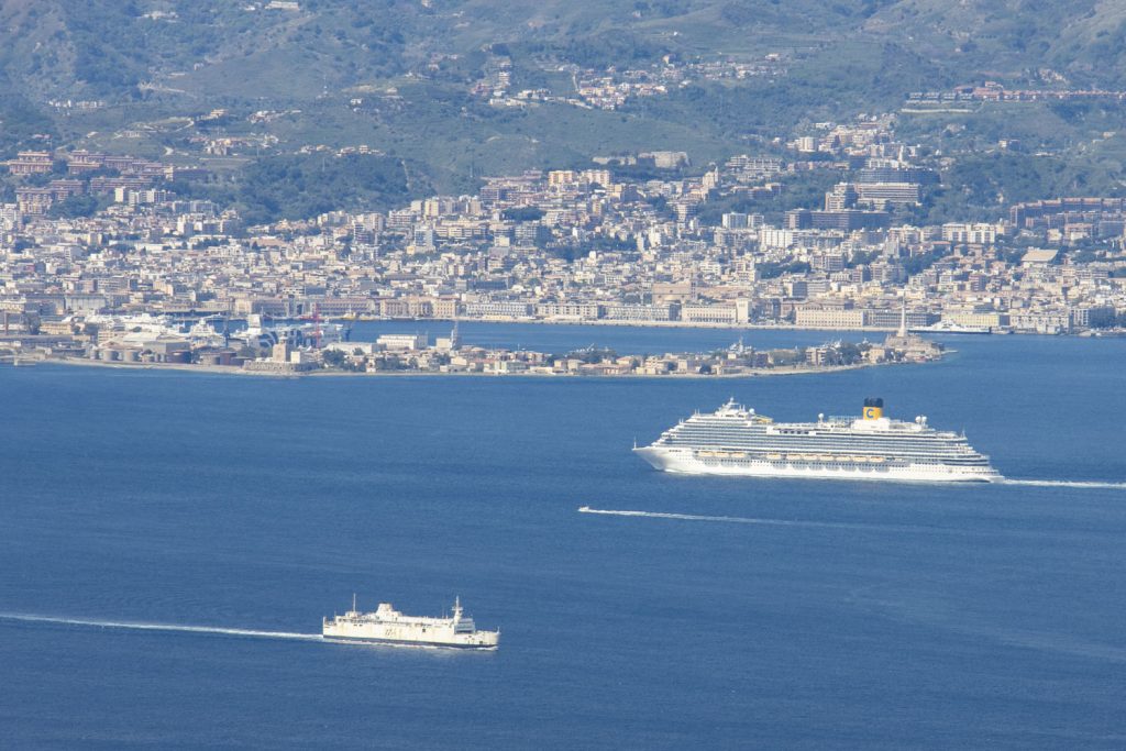 Stretto di Messina reggio calabria porto