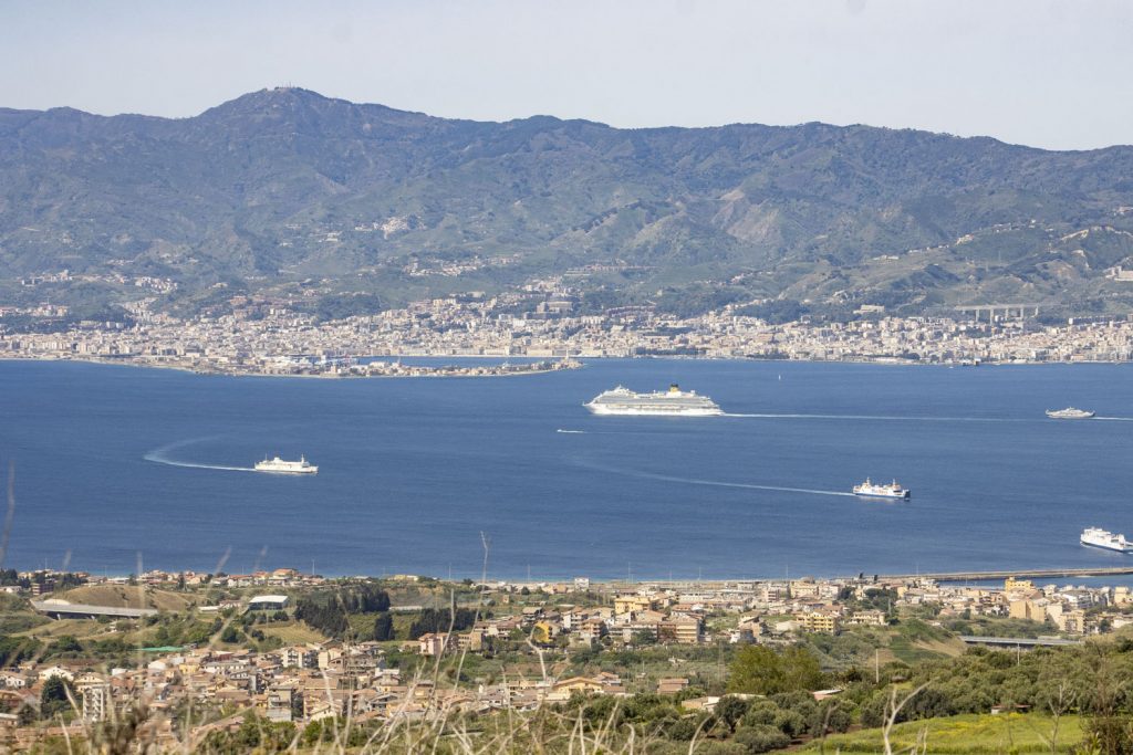 Stretto di Messina reggio calabria porto