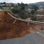 Alluvioni in Sudafrica, centinaia di vittime nel KwaZulu-Natal: “è una catastrofe di enormi proporzioni” | FOTO