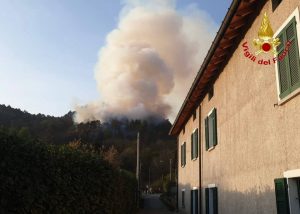 incendio angera varese