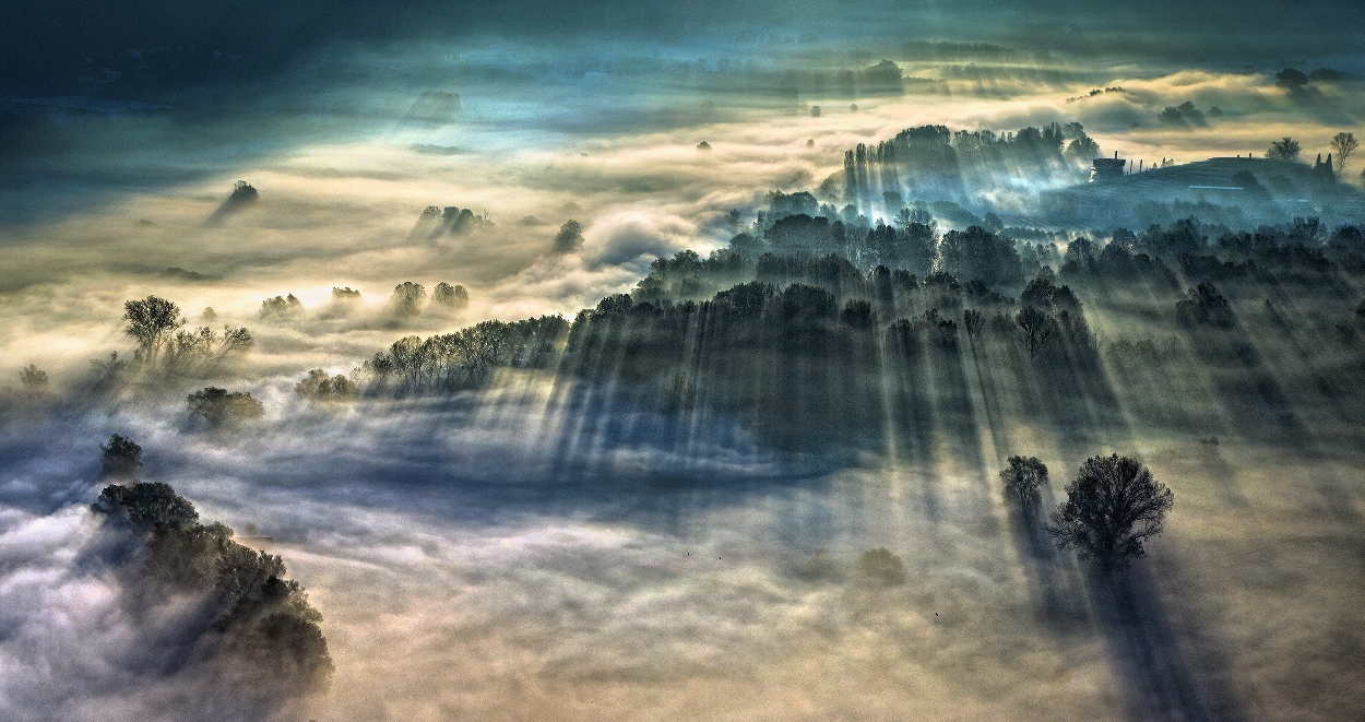 raggi crepuscolari a Airuno foto Weather Photographer of the Year 2021