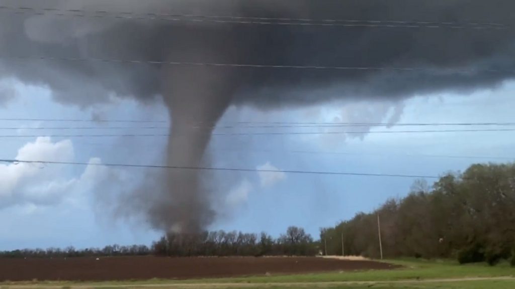 tornado kansas