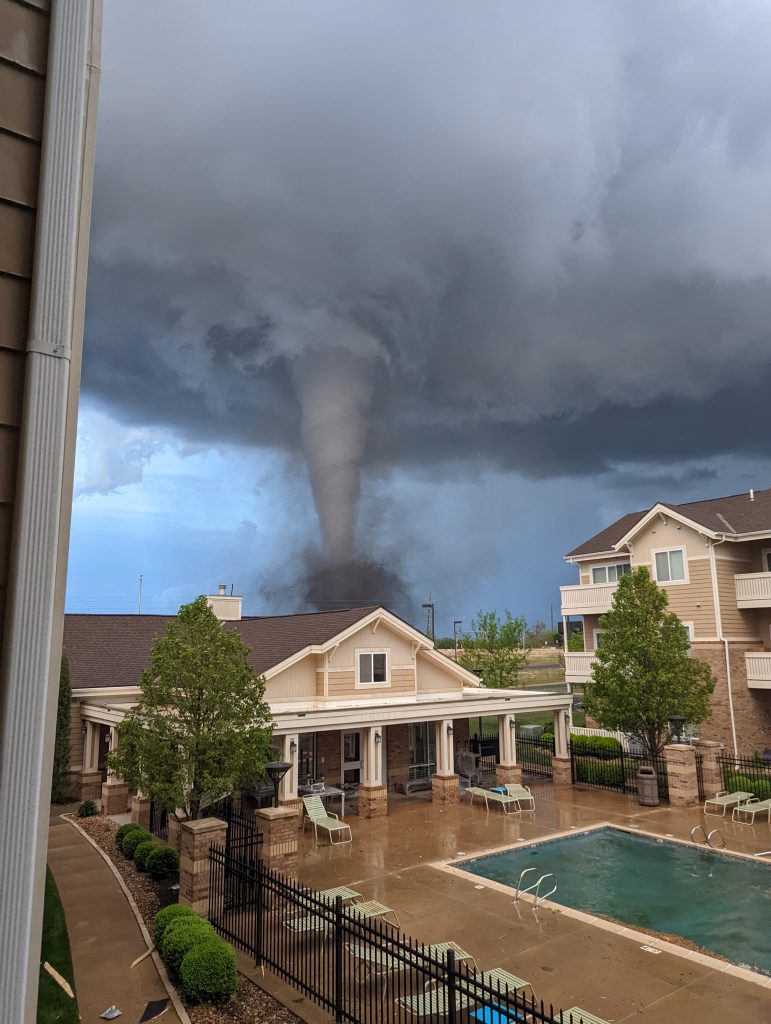 tornado kansas