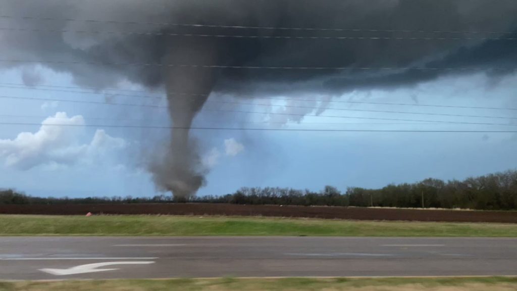 tornado kansas