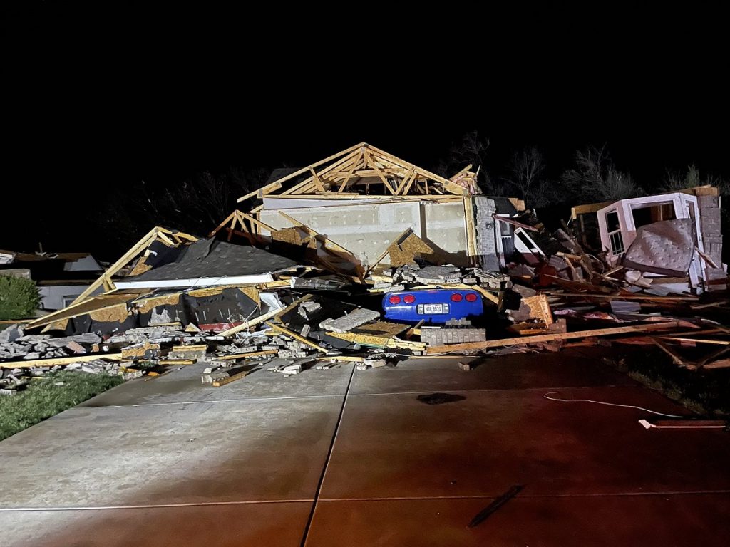 tornado kansas