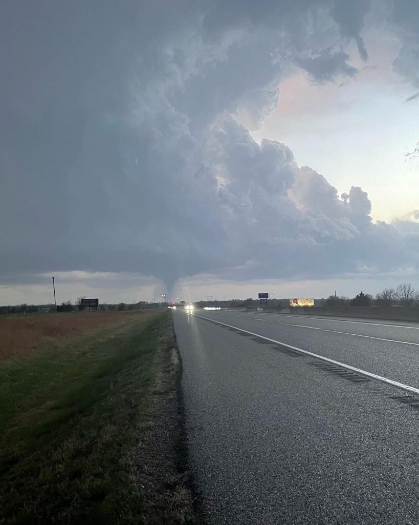 tornado kansas