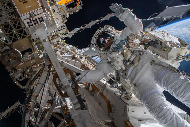 matthias maurer tuta spaziale emu