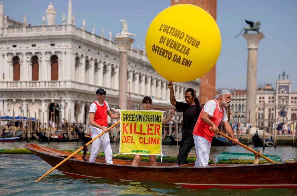 protesta greenpeace venezia