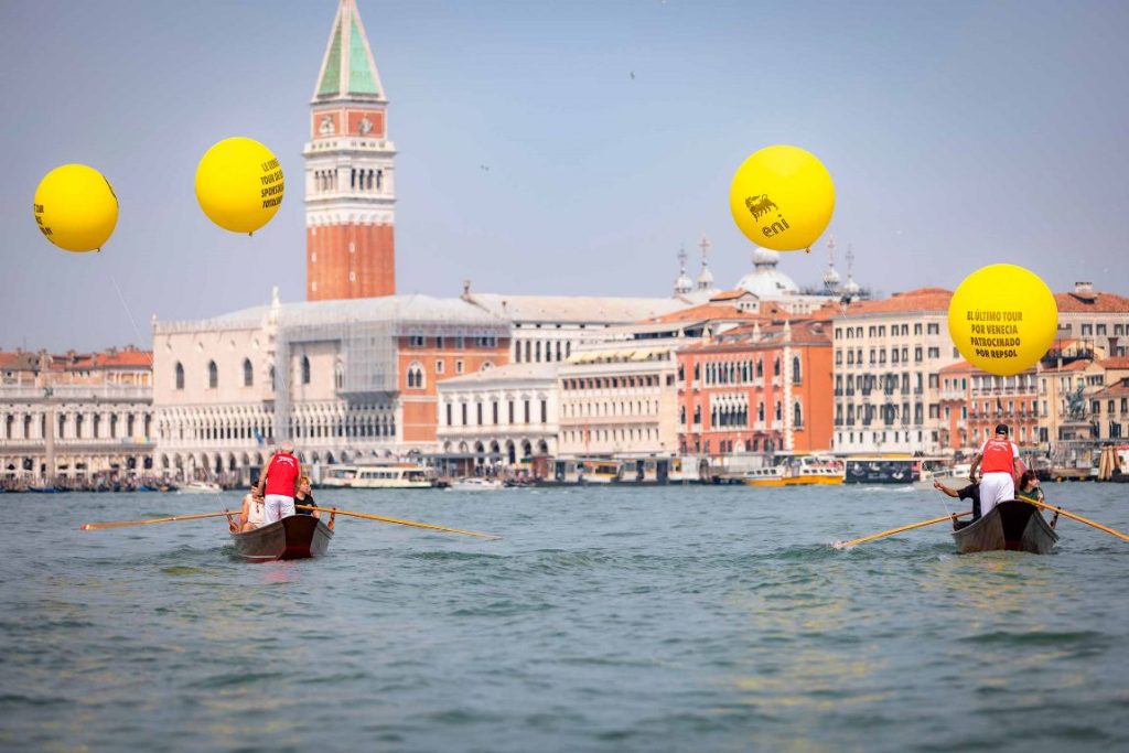 protesta greenpeace venezia