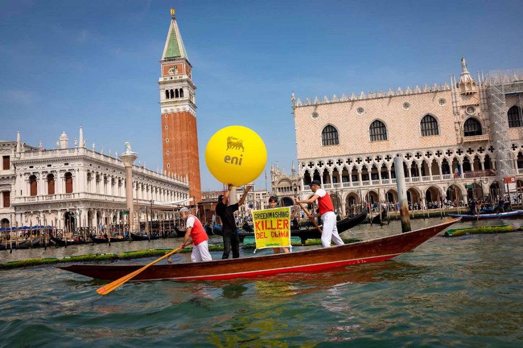 protesta greenpeace venezia