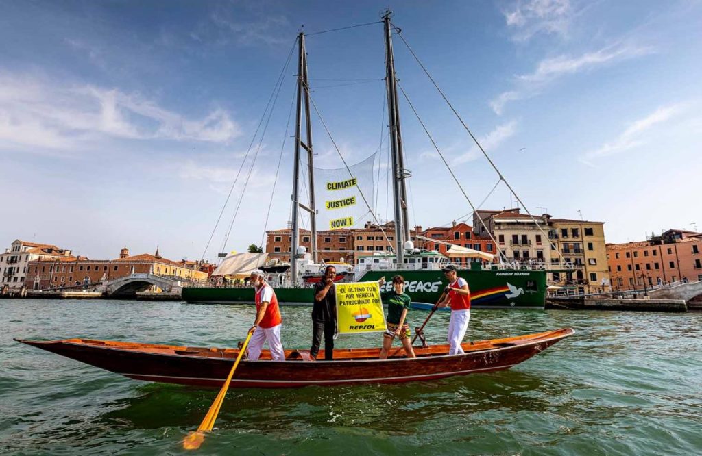 protesta greenpeace venezia