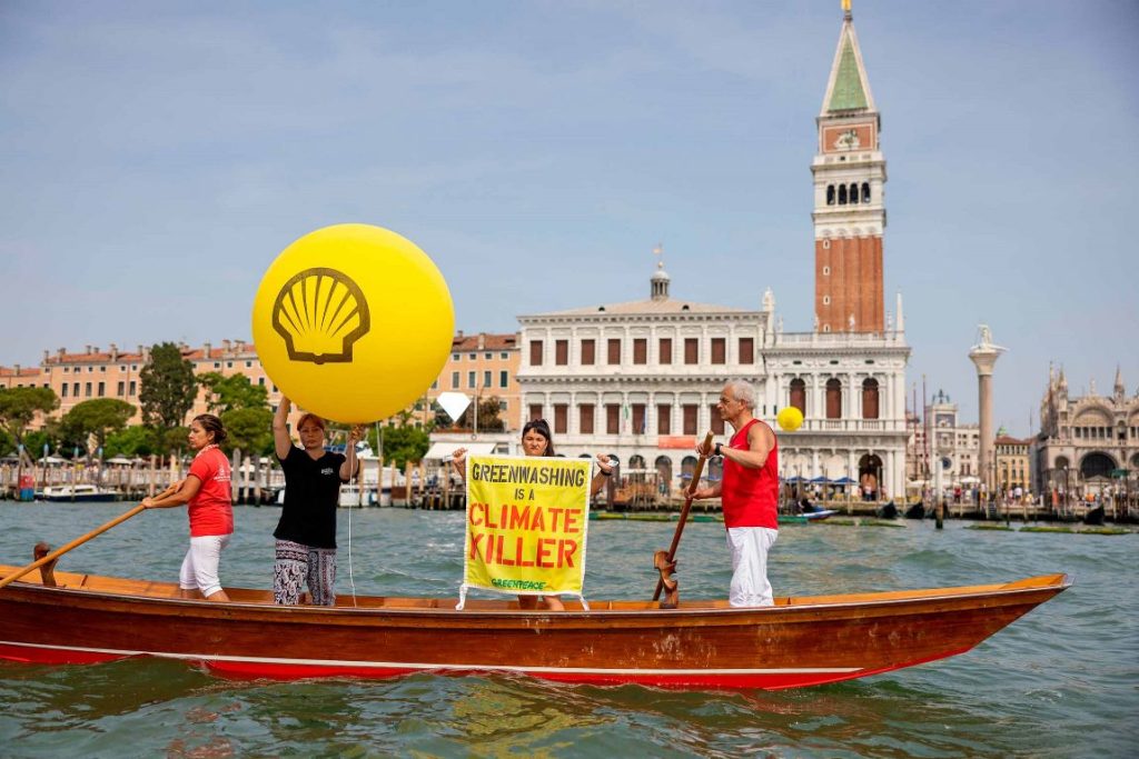 protesta greenpeace venezia