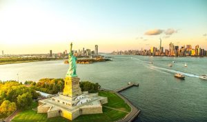 statua della libertà e ellis island USA