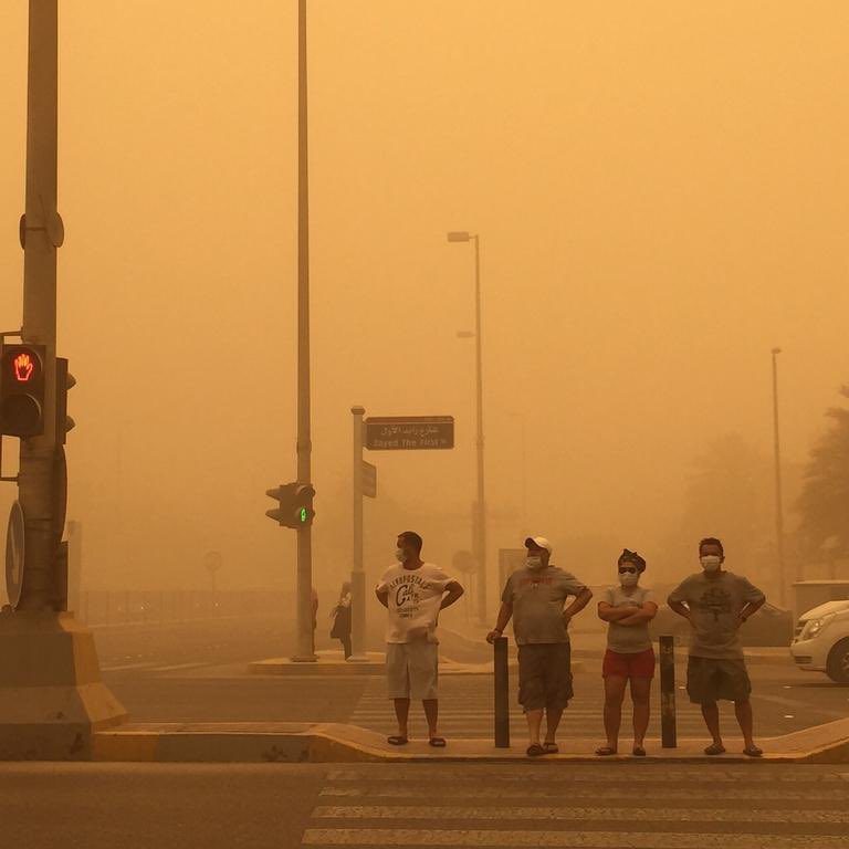 tempesta di sabbia abu dhabi
