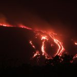 Etna, una lingua di fuoco nella notte | FOTO
